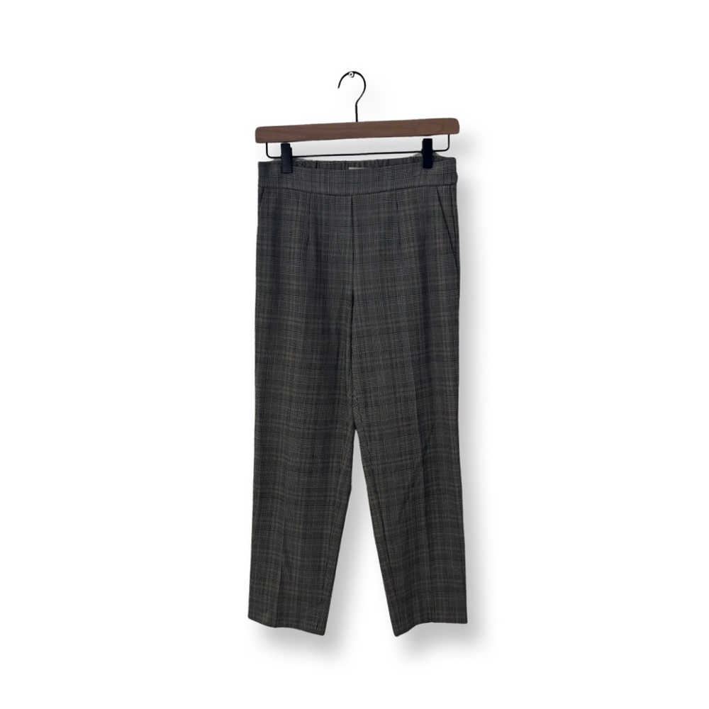 Women’s Aritzia Babaton taper dress pant. 

Size 2. Elastic waistband.